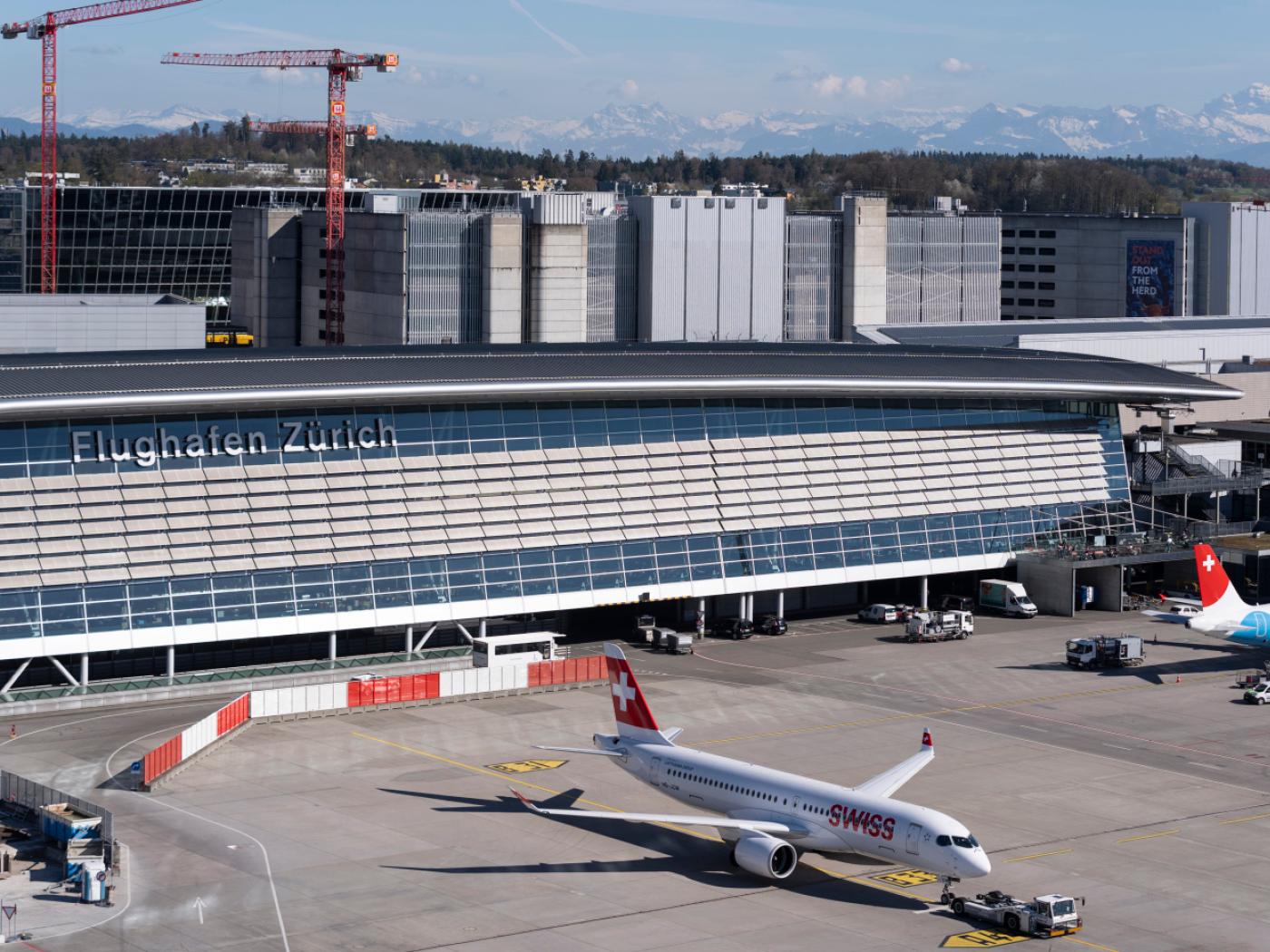 Am Flughafen Zürich waren im September mehr Passagiere unterwegs als im Vorjahr. Auch die Zahl der Flugbewegungen legte zu. (Symbolbild)