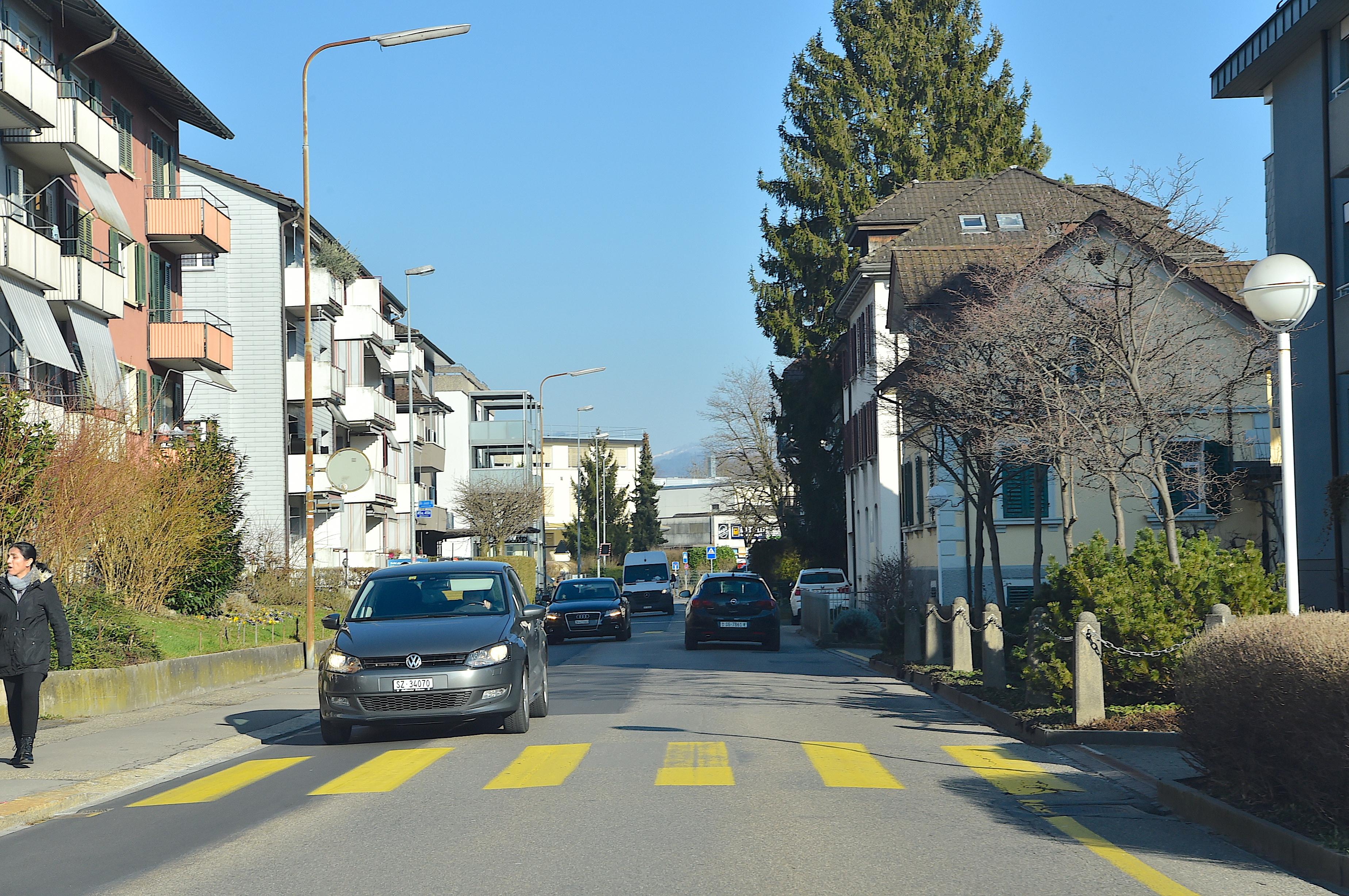 Mehr Platz für Velo und Fussgänger: Die Stadt Rapperswil-Jona will die Alte Jonastrasse seit Langem erneuern.