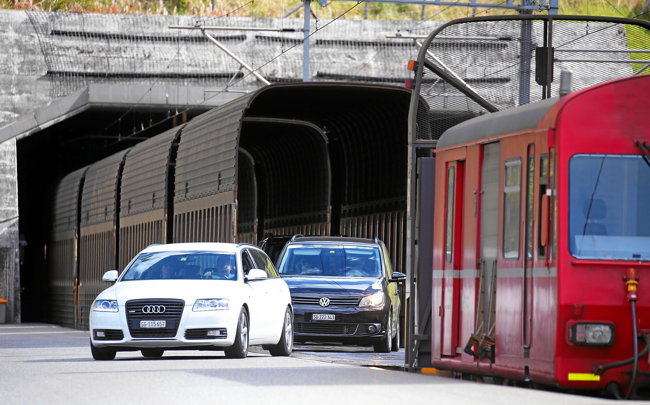 Kostspieliger Transport: Der Autoverlad Vereina der Rhätischen Bahn.