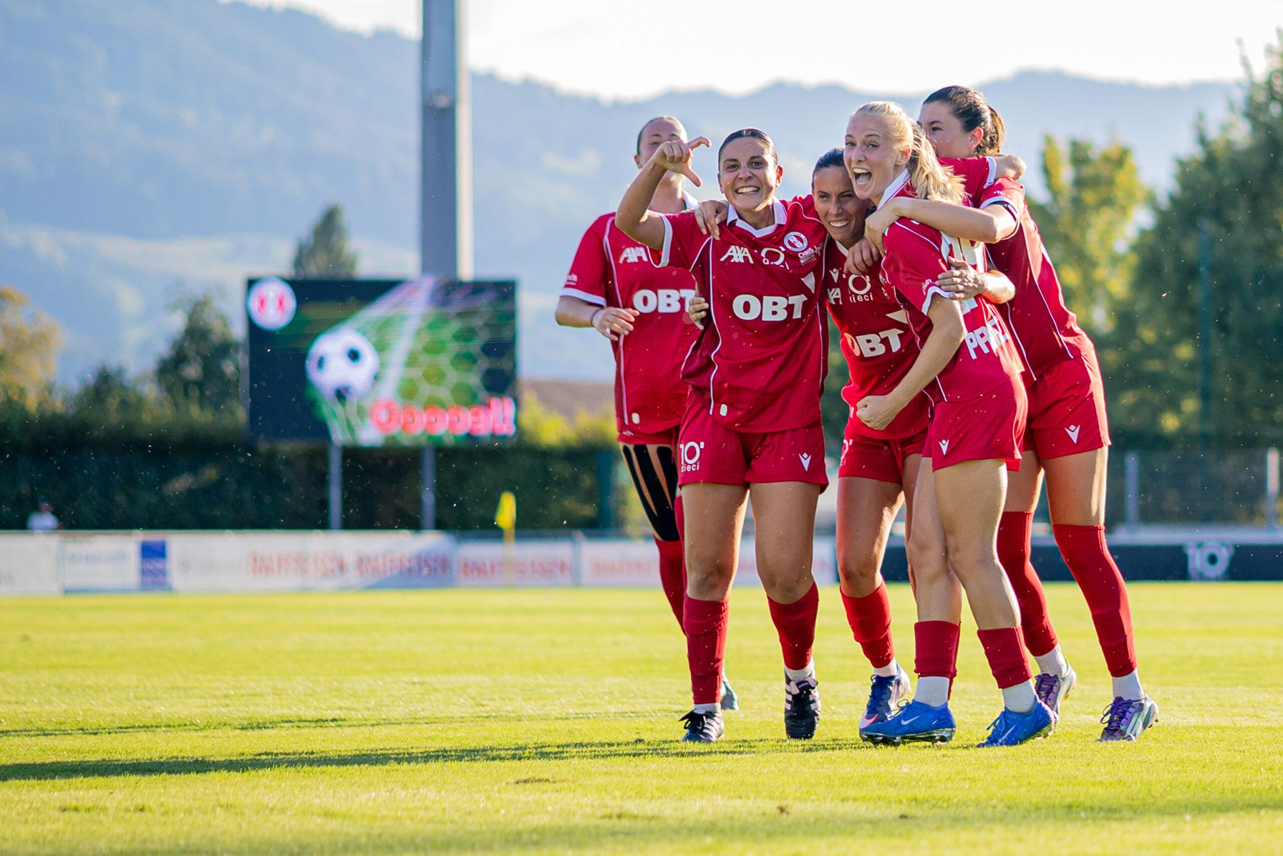 Strahlende Gesichter: Der FC Rapperswil-Jona besiegt am Sonntag Yverdon Sport mit 1:2. 