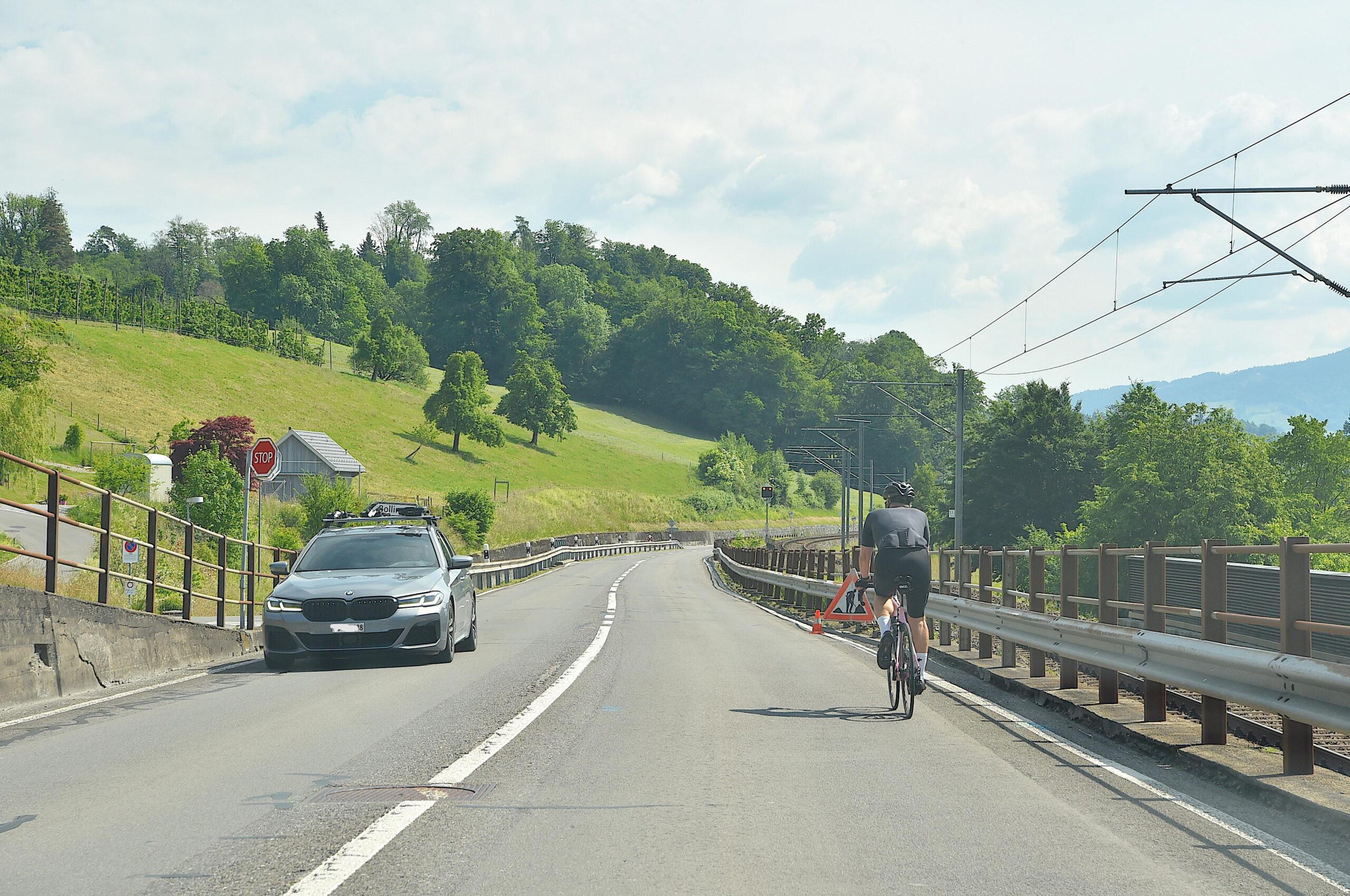 Vollsperrung: Diese Woche lässt der Kanton die Uznacherstrasse bei Bollingen reparieren – was am Mittwoch zu einer Vollsperrung führt.