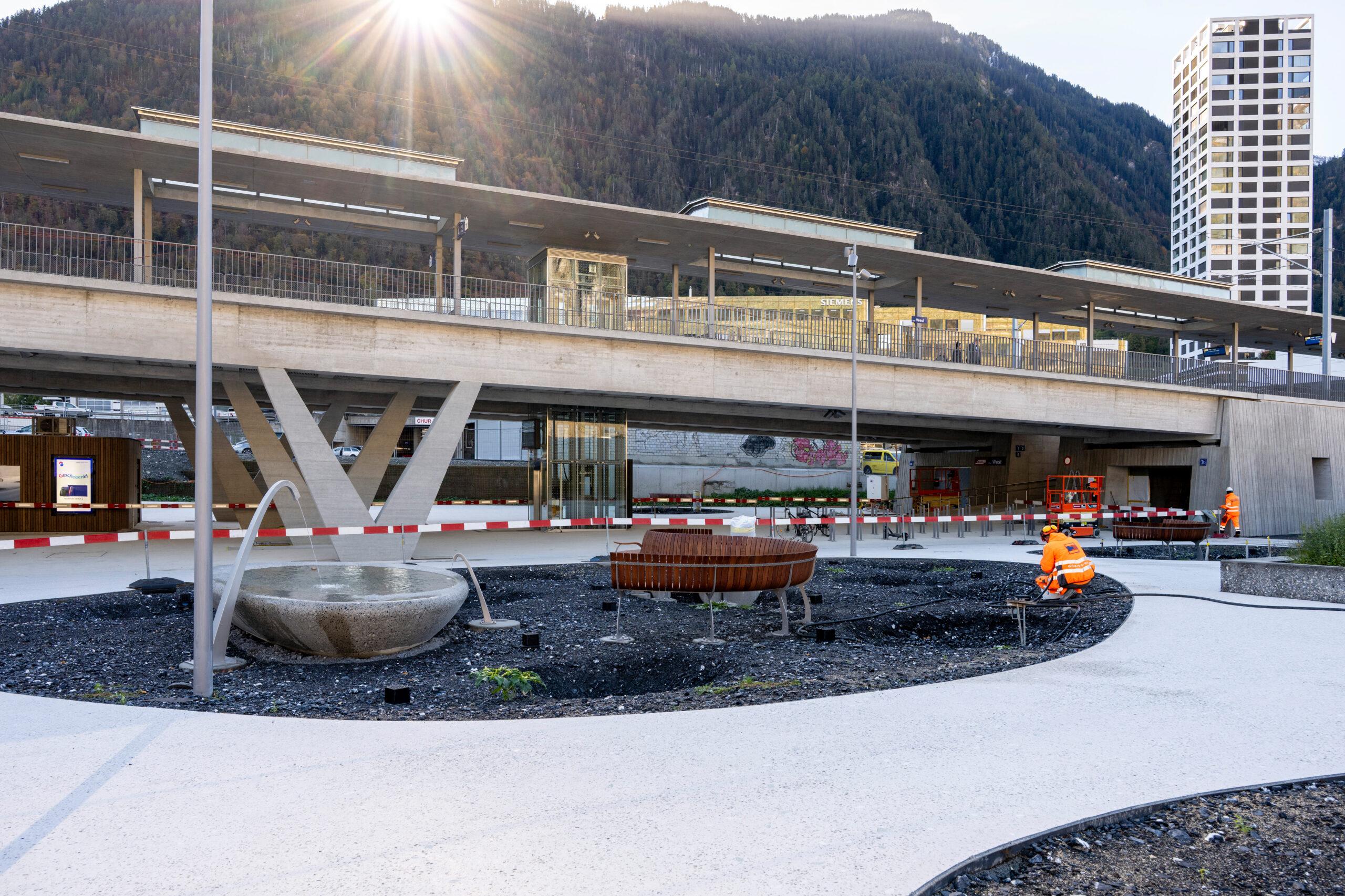Noch braucht es ein paar Handgriffe: Der neue Bahnhof Chur West ist in Betrieb, aber noch nicht ganz fertig gestellt.