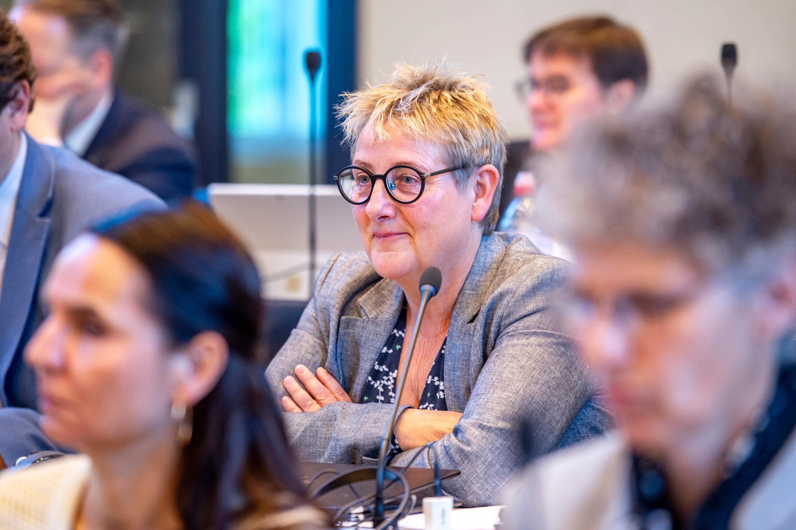 Setzt sich durch: Mitte-Grossrätin Sandra Maissen erreicht, dass der Grosse Rat ihren Vorstoss zur Bekämpfung der organisierten Kriminalität einstimmig und ohne Abstriche an die Regierung überweist.