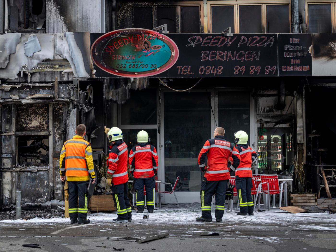 Unbekannte sprengten am frühen Montagmorgen einen Bankomaten in der Enge in Beringen.