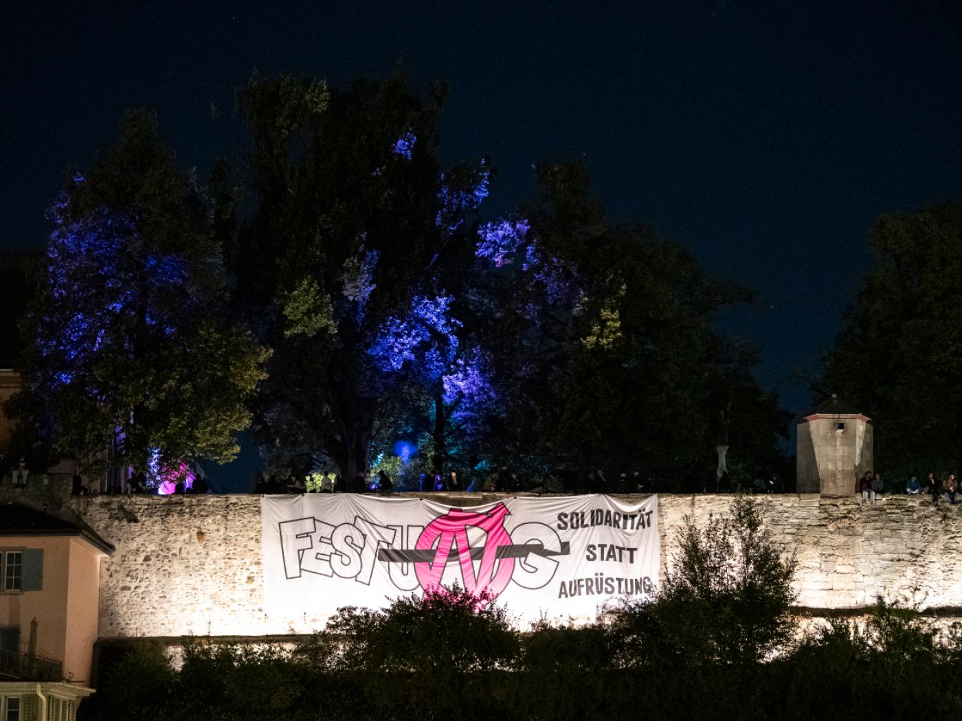 Am letzten Augustwochenende besetzte die linksextreme Szene den Lindenhof in Zürich. Sie hinterliess 2,2 Tonen Abfall und Sprayereien. (Archivbild)