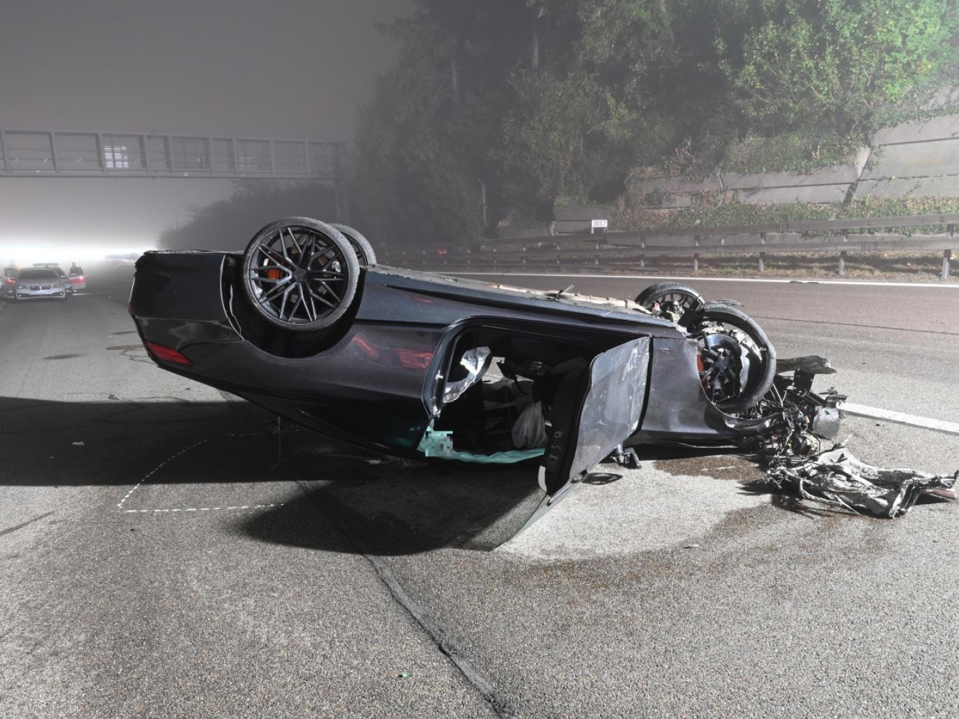 Bei einem Selbstunfall auf der A1 bei Wallisellen haben sich am frühen Donnerstagmorgen zwei Männer verletzt.