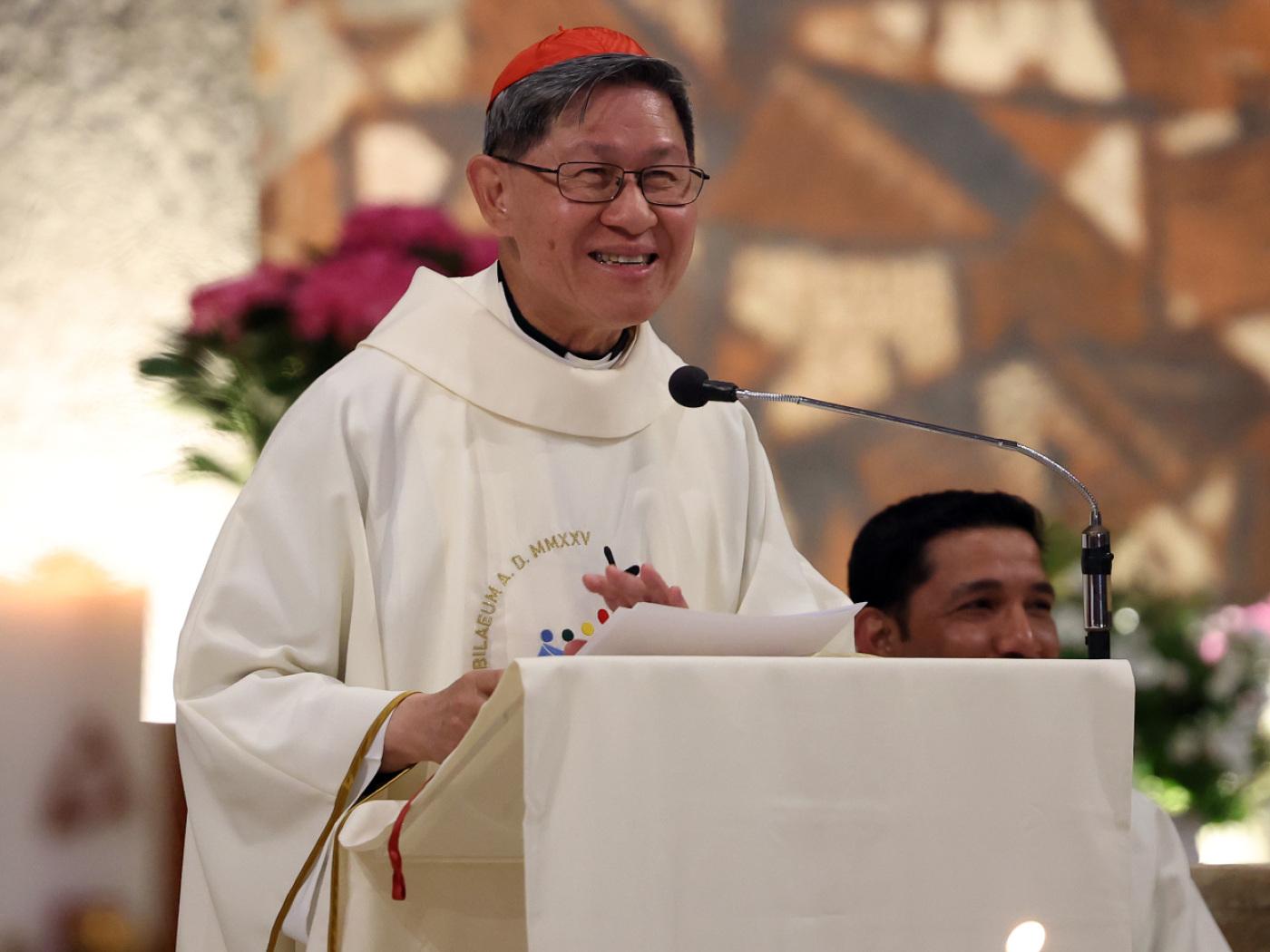 ARCHIV - Kardinal Luis Antonio Tagle zelebriert die 18.00 Uhr-Messe am Tag der Arbeit in seiner Pfarrei San Felice da Cantalice, die sich am Stadtrand von Rom im Stadtteil Centocelle befindet. Foto: Marco Iacobucci/IPA via ZUMA Press/dpa/Archivbild