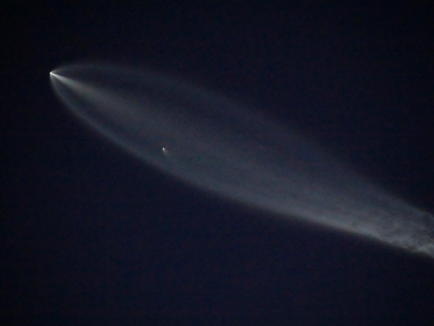 Eine Falcon-9-Rakete des Raumfahrtunternehmens SpaceX mit 26 Starlink-Satelliten an Bord. (Archivbild)