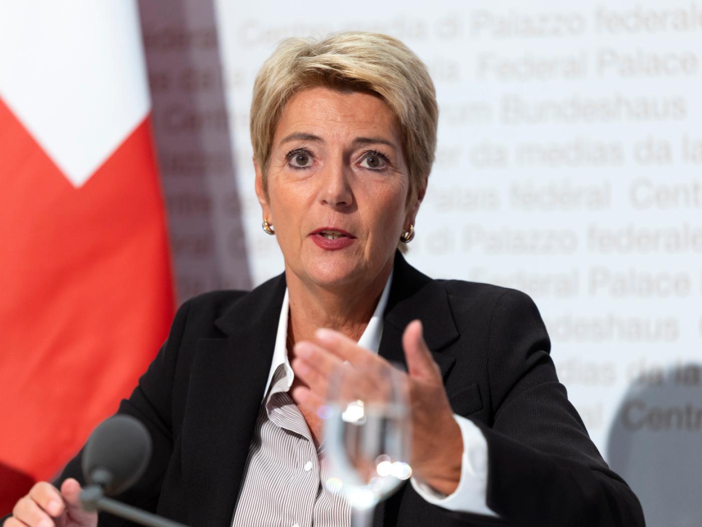 Finanzministerin Karin Keller-Sutter wirbt für ein Nein zur Steuerinitiative der Mitte-Partei. Die Abschaffung der Heiratsstrafe sei mit dem Ja zur Individualbesteuerung bereits Tatsache.