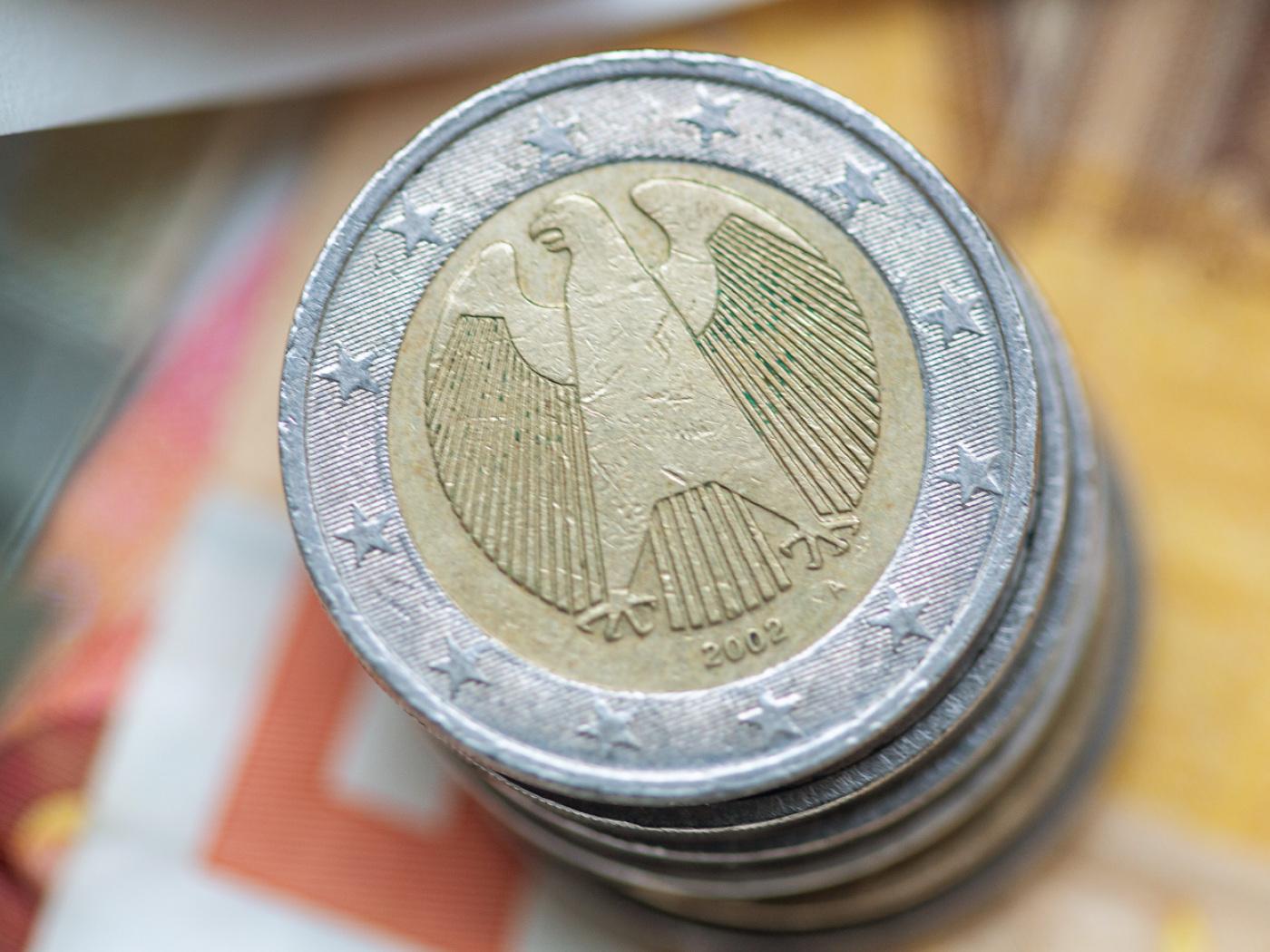 Die deutsche Wirtschaft entwickelt sich besser als erwartet. Die Bundesregierung hebt ihre Wachstumsprognose deutlich an, doch die Erholung bleibt fragil. (Symbolbild)