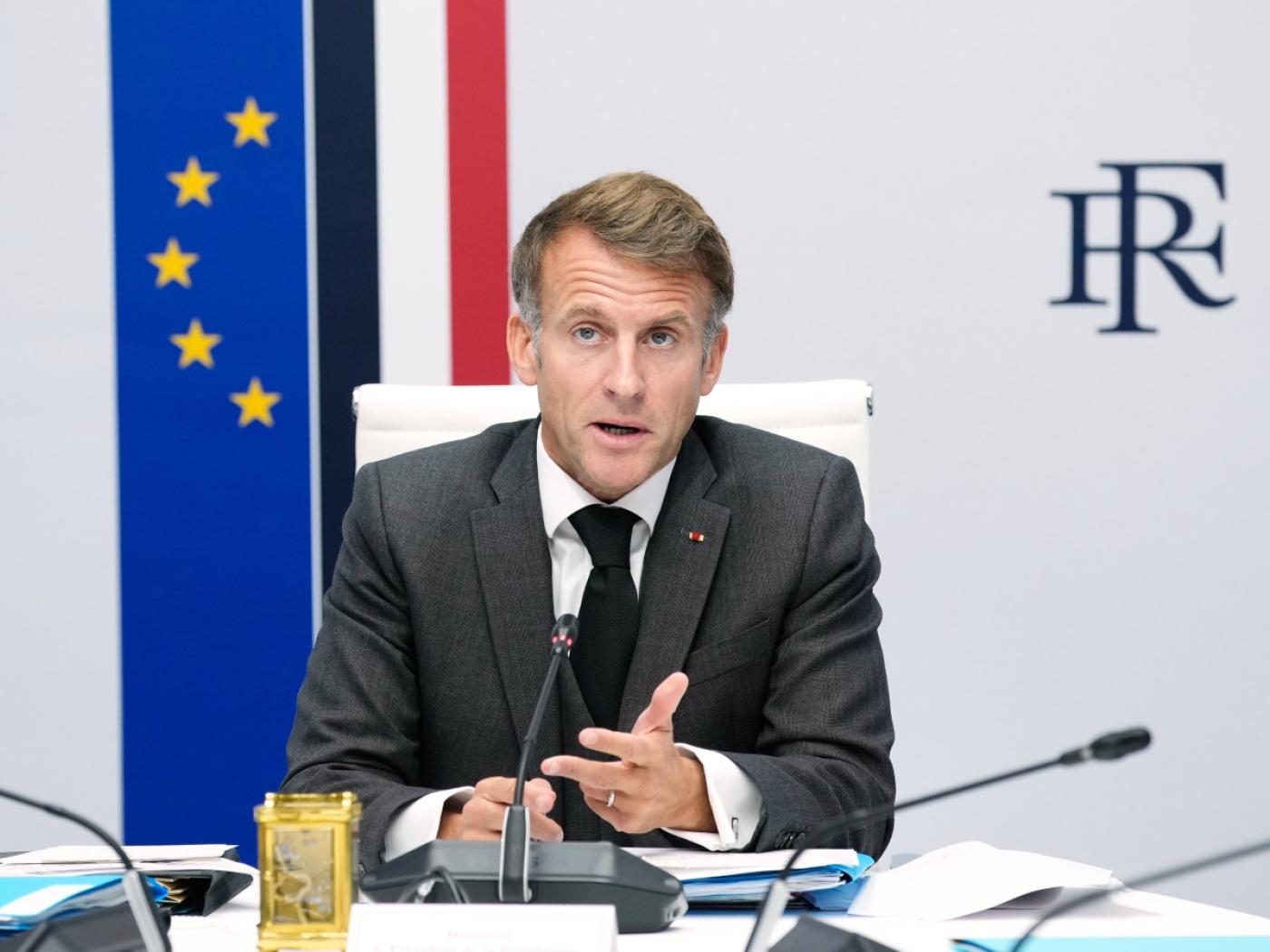 dpatopbilder - Der französische Präsident Emmanuel Macron nimmt an einer Sitzung des Sicherheitsrats im Élysée-Palast in Paris teil. Foto: Teresa Suarez/Pool AP/AP/dpa