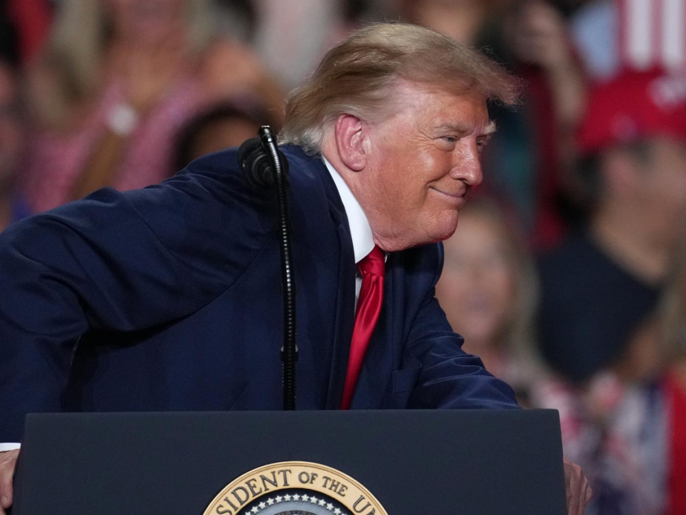 Zittern vor den Zwischenwahlen in den USA, den Midterms im November: Donald Trump muss wegen mieser Umfragewerte den Verlust der republikanischen Mehrheiten im Repräsentantenhaus und im Senat fürchten. Niedrigere Spritpreise könnten die Wähler allerdings milder stimmen. (Archivbild)