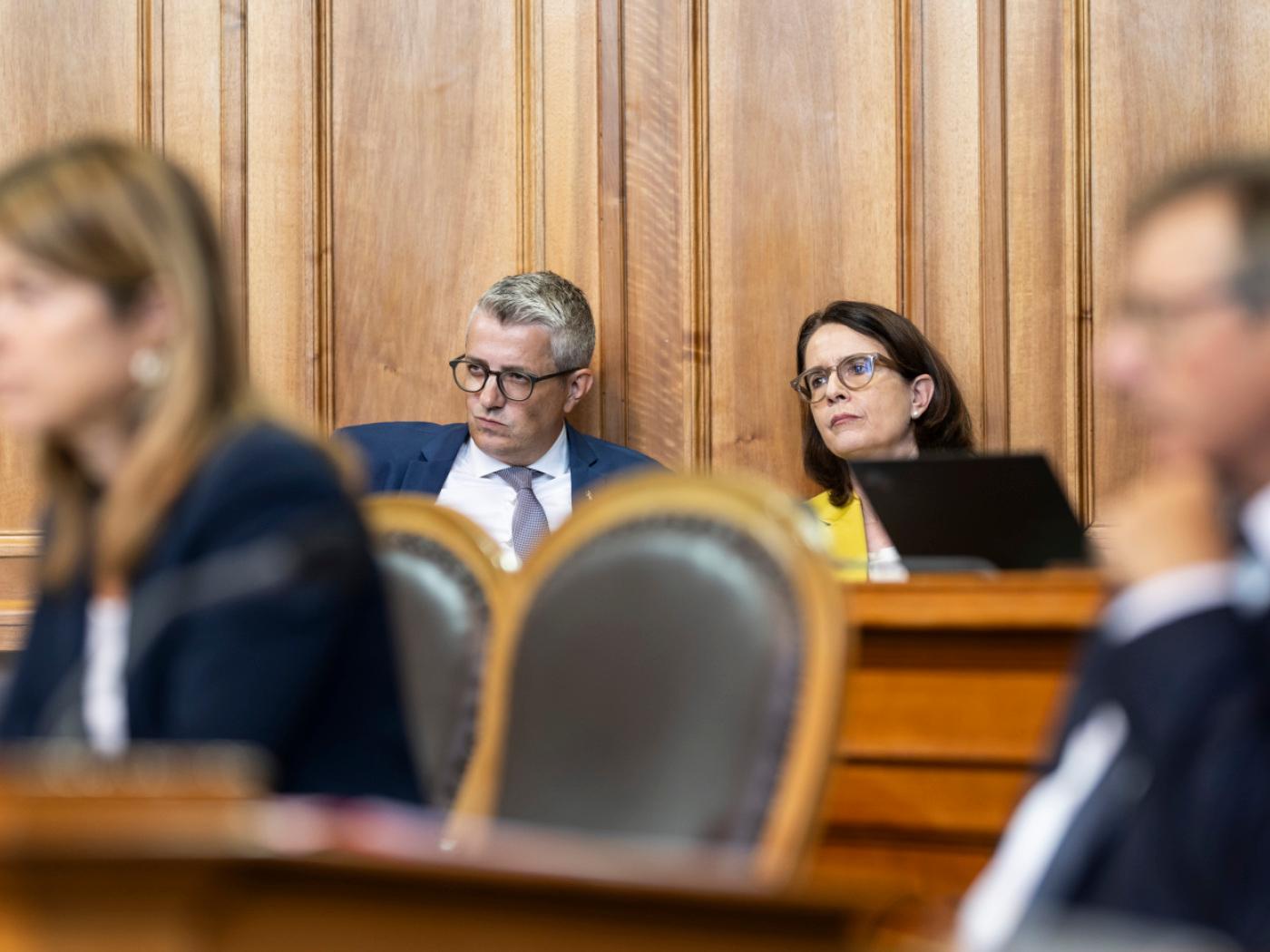 Die FDP-Co-Parteispitze mit Susanne Vincenz-Stauffacher (rechts) und Benjamin Mühlemann: Letzterer hat das unterschiedliche Stimmverhalten der FDP-Ständeratsmitglieder beim EU-Paket in einem Radiointerview verteidigt.
