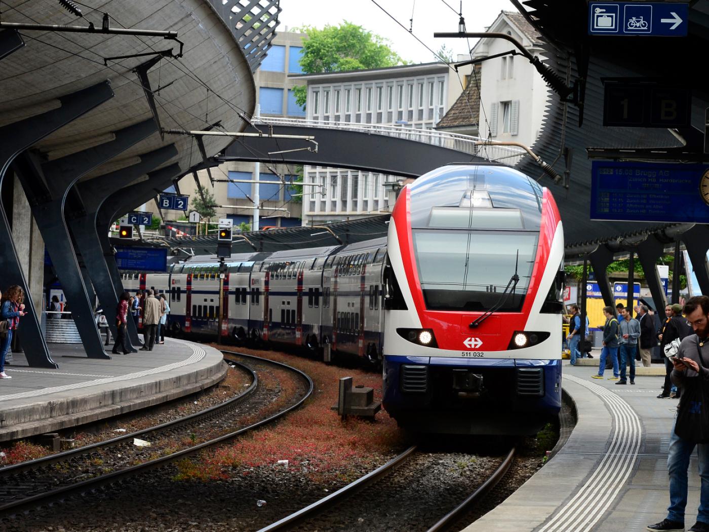 Ein Passagier wollte eine 35-Franken-Busse nicht auf sich sitzen lassen. Er hatte wegen einer Verspätung eine Zone zu wenig gelöst, was einen Preisunterschied von 1.10 Franken ausgemacht hätte. Er beschwerte sich erfolgreich. (Symbolbild)