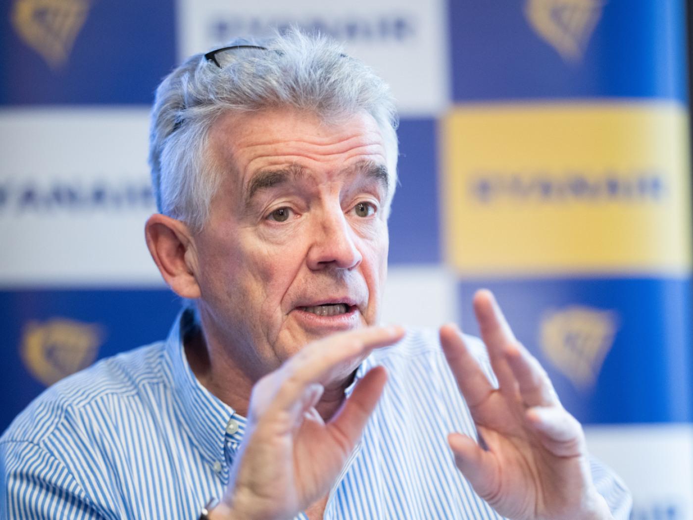 Ryanair-Chef Michael O'Leary rechnet trotz des Nahostkriegs bis zum Sommer 2027 nicht mit Kerosinengpässen in Europa. Die Preise dürften allerdings hoch bleiben. (Archivbild)