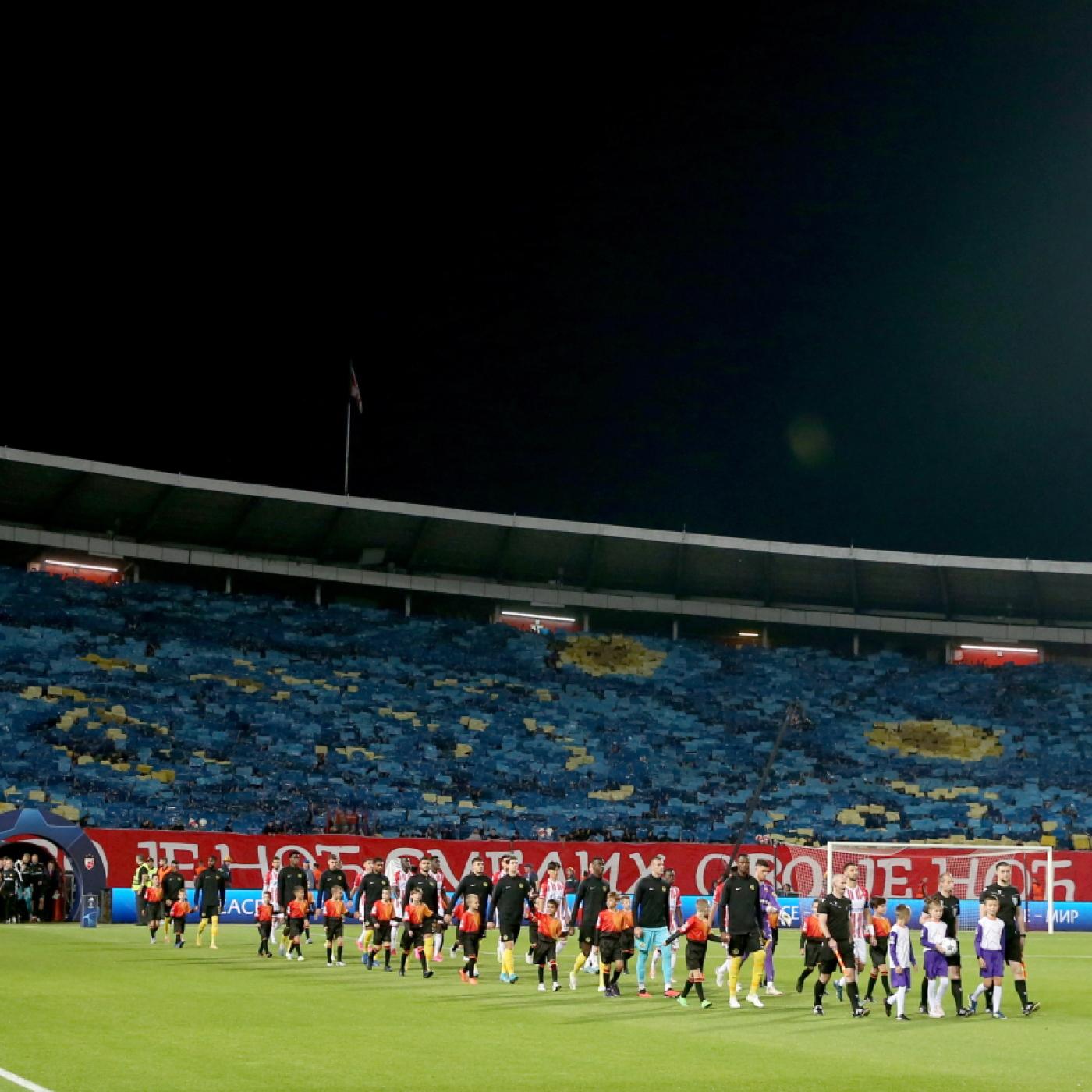 In Belgrad bleiben die Zuschauer-Ränge im Spiel Serbien - Deutschland leer