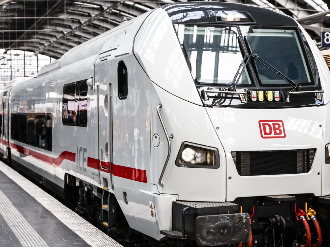 Die Bahnverbindung zwischen Stuttgart und Zürich war lange ein Ärgernis, vor allem für Schaffhauser Pendler. Nun planen SBB und DB weitere Massnahmen, um die Pünktlichkeit zu verbessern. (Symbolbild)