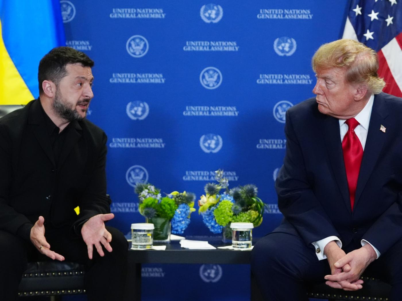 ARCHIV - US-Präsident Donald Trump (r) und der ukrainische Präsident Wolodymyr Selenskyj. Foto: Julia Demaree Nikhinson/AP/dpa