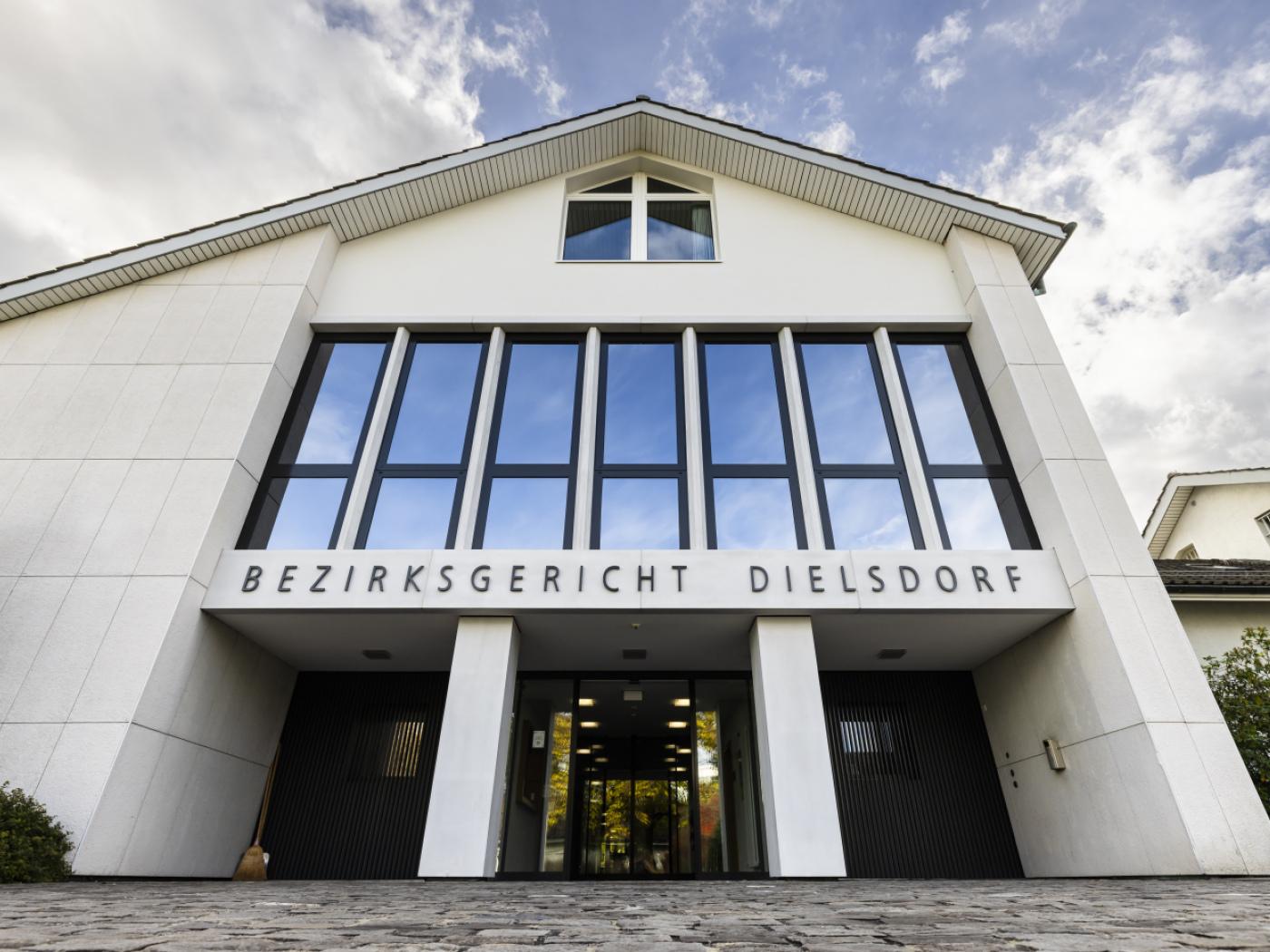 Zwei gebürtige Tschechen müssen sich wegen einer antisemitischen Kurzgeschichte vor Gericht verantworten. Der Text erschien in einem Heftchen für Schweiz-Tschechen. (Archivbild)