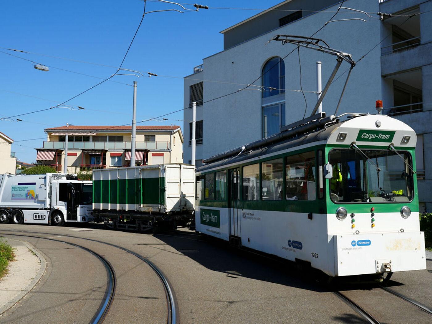 Das Cargo-Tram wird von E-Lastwagen abgelöst, die in den Zürcher Quartieren als mobiler Recyclinghof zur Verfügung stehen.