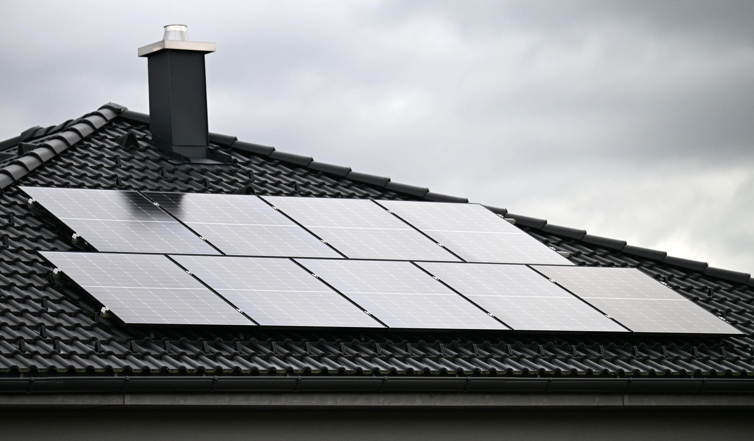 Schub für Sonnenenergie: In mehreren Gemeinden des Linthgebiets startet ab nächstem Jahr ein Projekt, welches die Vorteile von Solarstrom der breiten Bevölkerung zugänglich macht.
