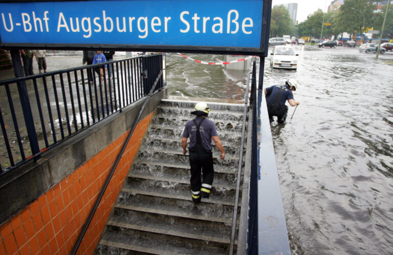 U-Bhf Augsburger Straße in Berlin überflutet