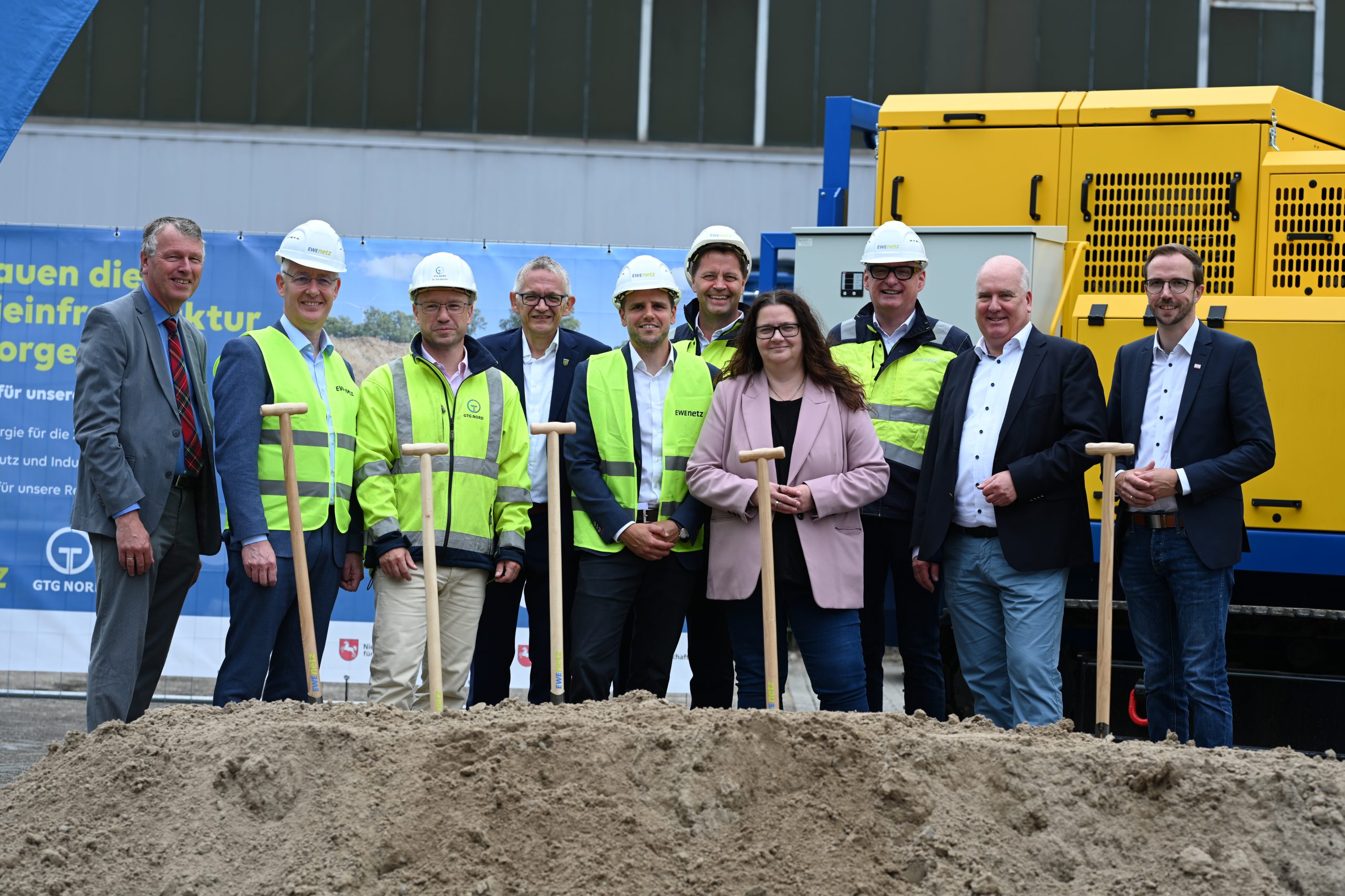 Menschen an einer Baustelle