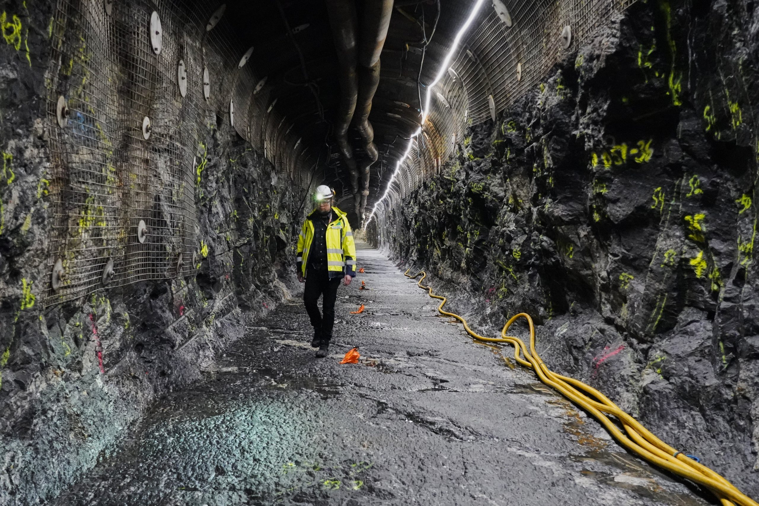 Geologe Tuomas Pere in einem Einlagerungstunnel des Endlagers Onkalo