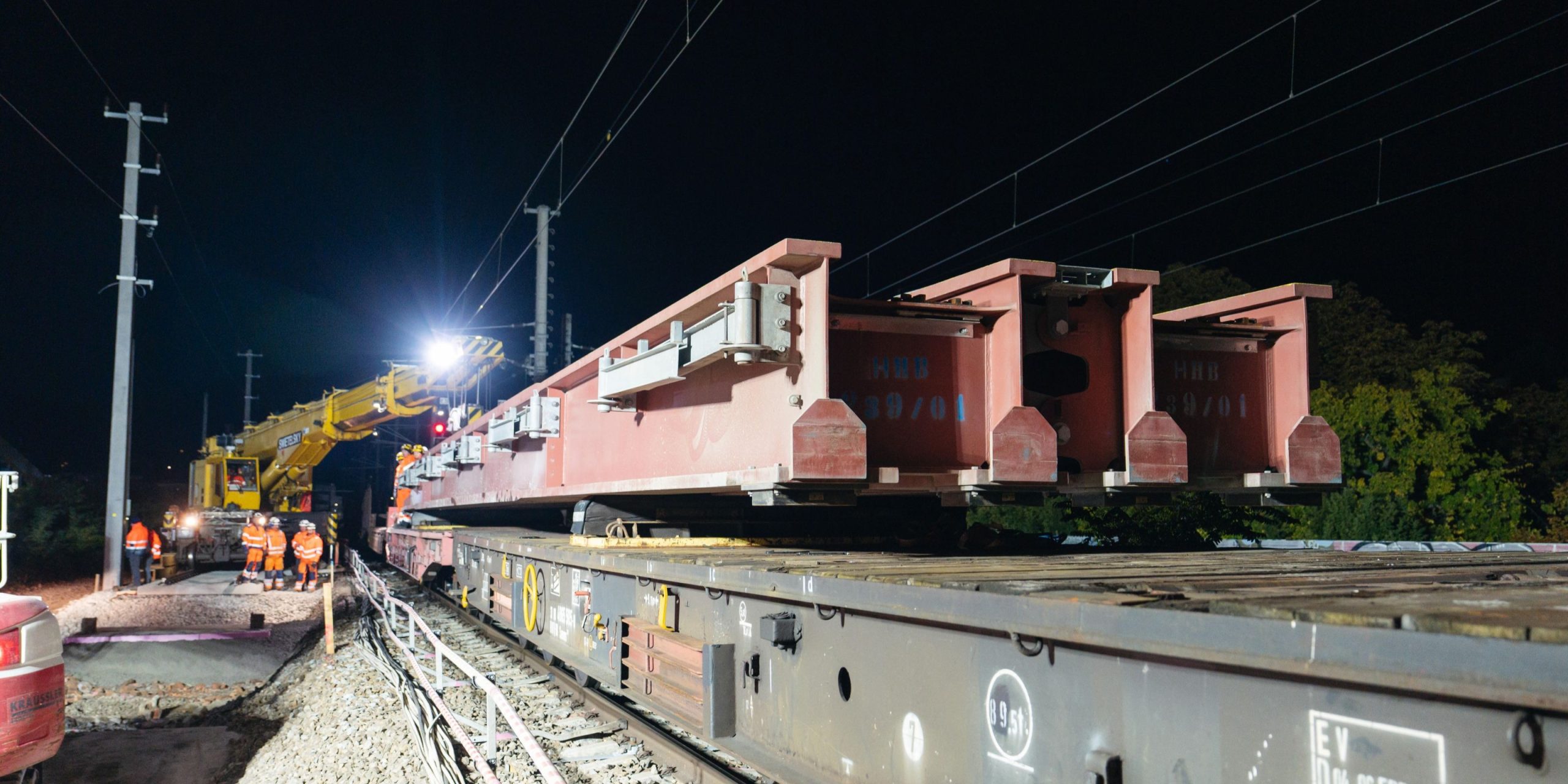 Hilfsbrücke auf einem Bahngleis