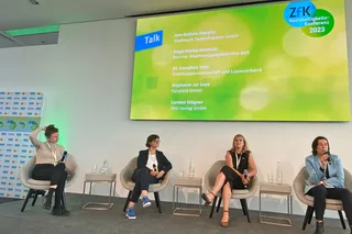 (v.l.n.r.): Die Diskutantinnen Stephanie zur Loye (Fairplaid GmbH); Birgit Nimke-Sliwinski (BSR); Ann-Kathrin Murphy (Stadtwerke Tauberfranken); Dorothea Voss (Emschergenossenschaft und Lippeverband)
