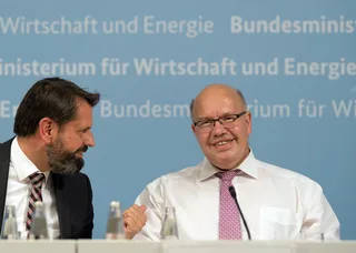 Nach dem Gipfel ist vor dem Gipfel: Bundeswirtschaftsminister Peter Altmaier (CDU, r.) und Niedersachsens Umwelt- und Energieminister Olaf Lies (SPD).